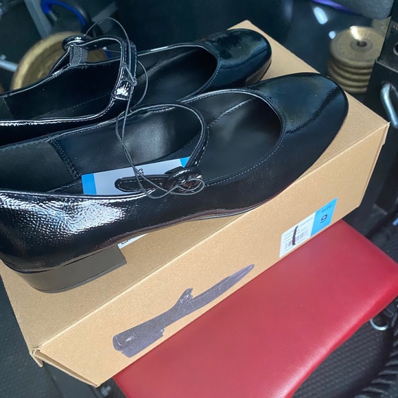 Steve Madden Mary Jane black patent shoes size 9 new in box - Picture 1 of 3